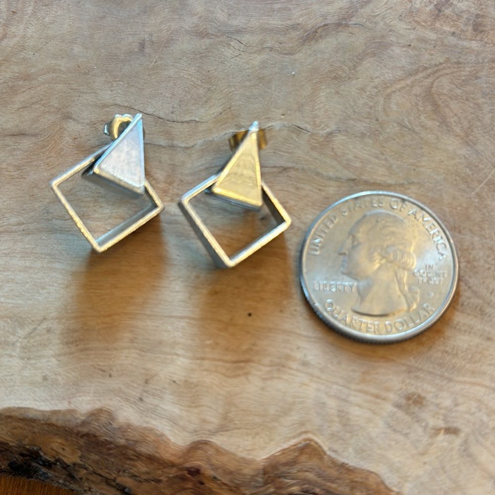 Fun Geometric Earrings - Picture 4 of 4
